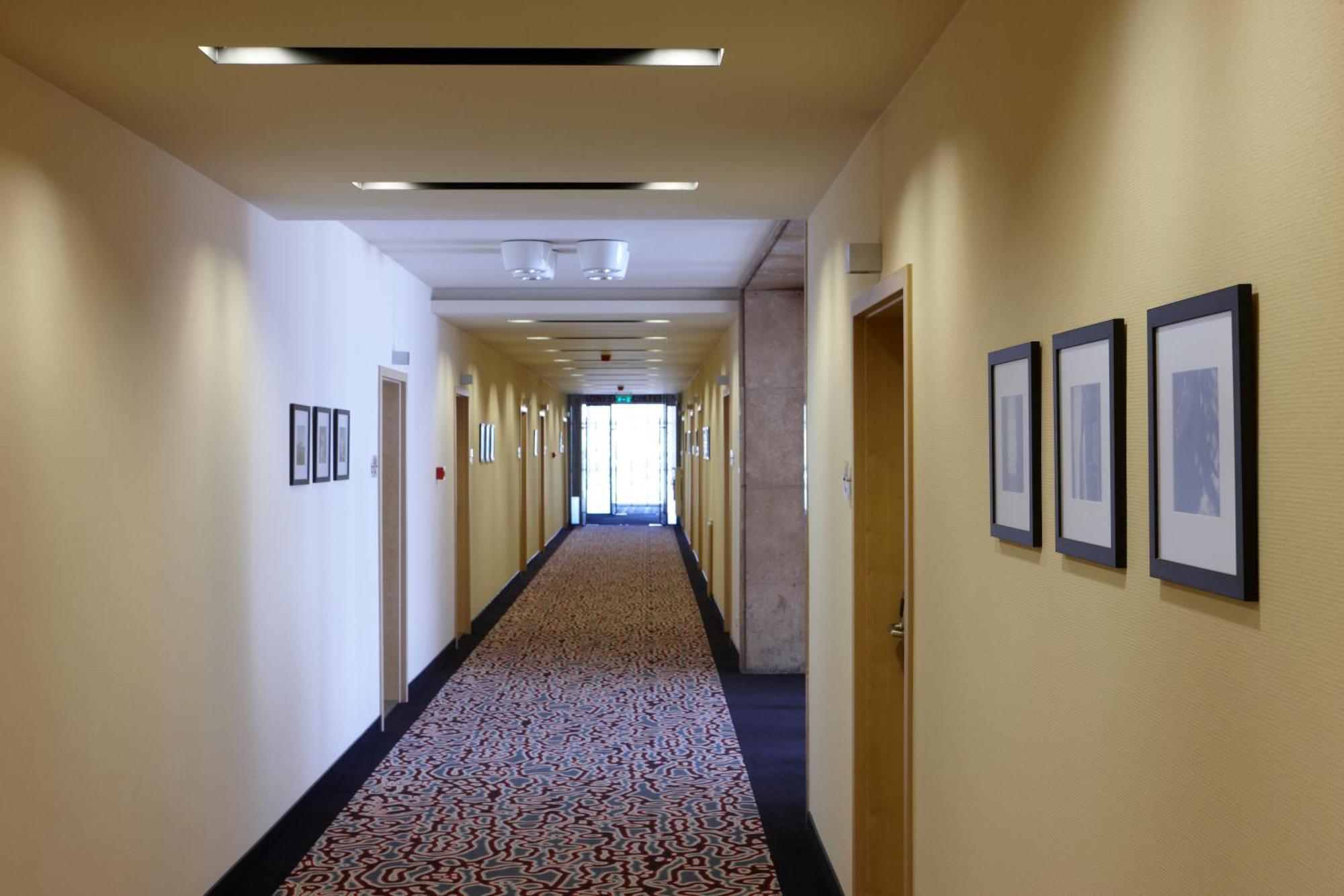 Hotel Laterum Pécs Buitenkant foto