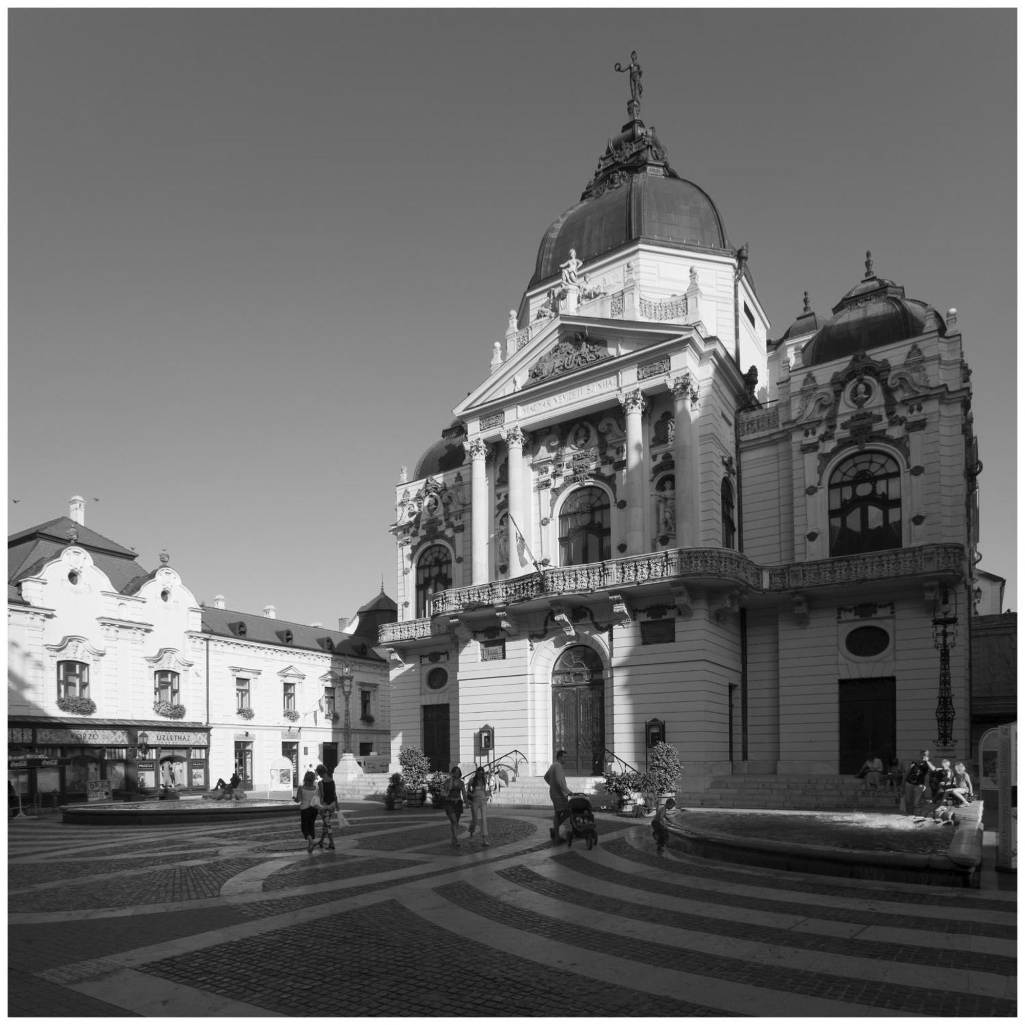 Hotel Laterum Pécs Buitenkant foto