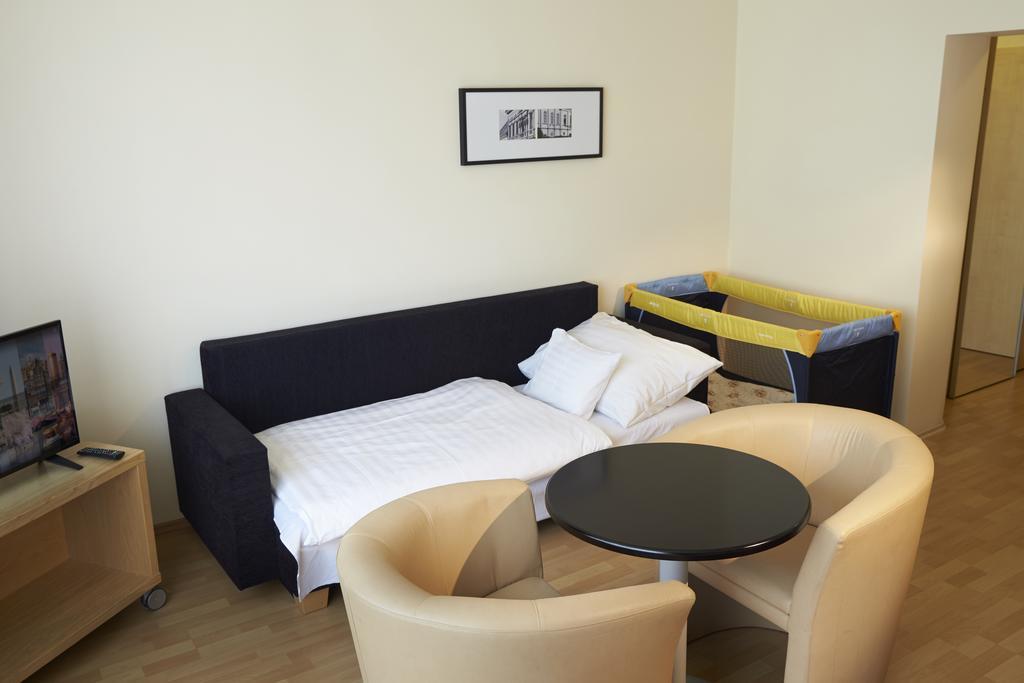 Hotel Laterum Pécs Buitenkant foto