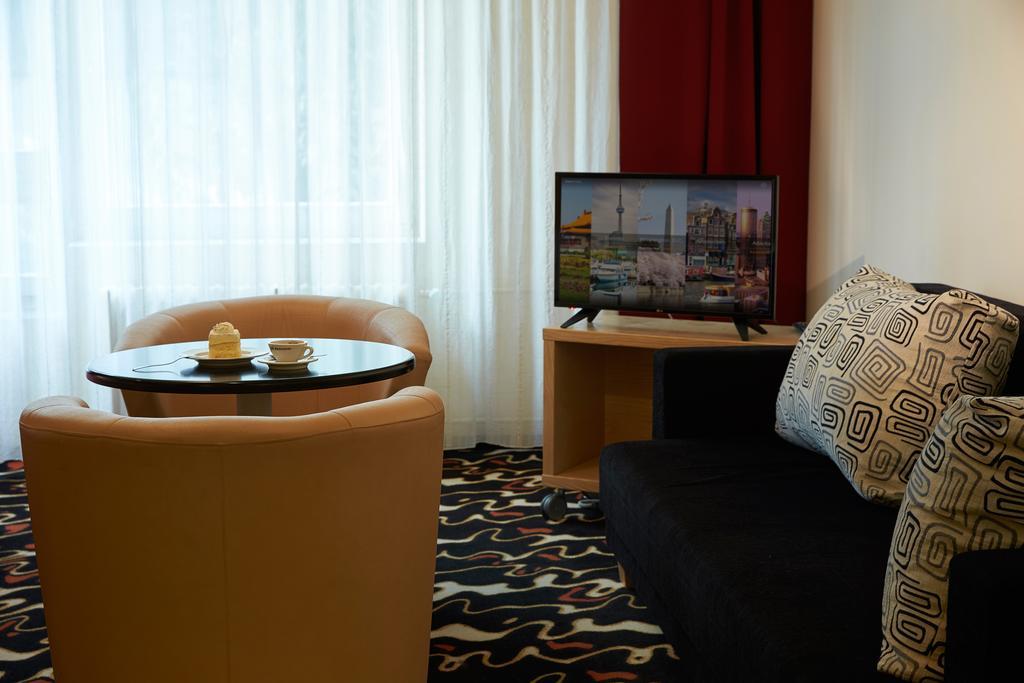 Hotel Laterum Pécs Buitenkant foto