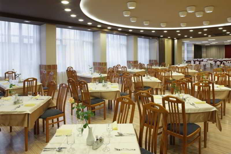 Hotel Laterum Pécs Buitenkant foto