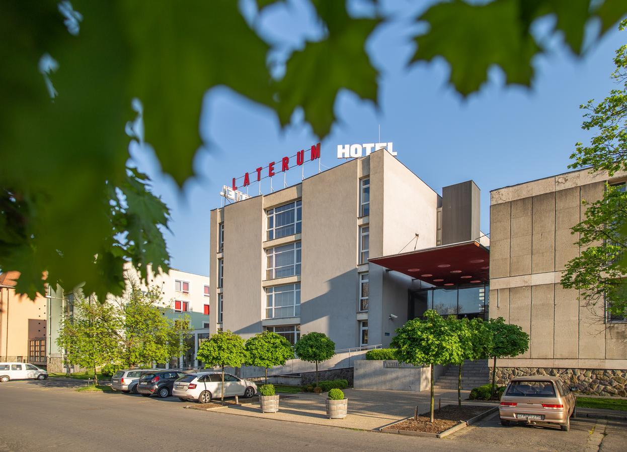 Hotel Laterum Pécs Buitenkant foto