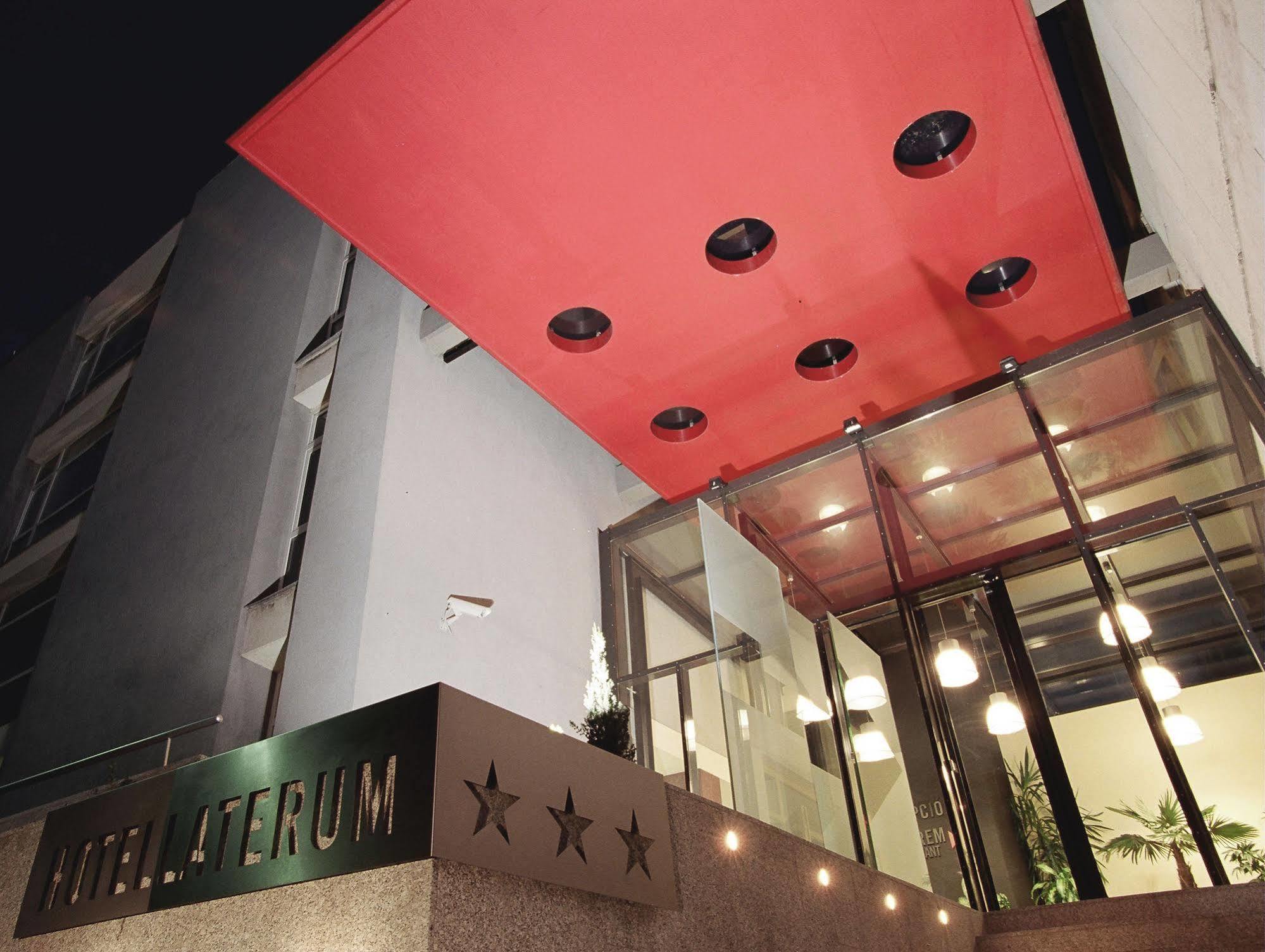 Hotel Laterum Pécs Buitenkant foto